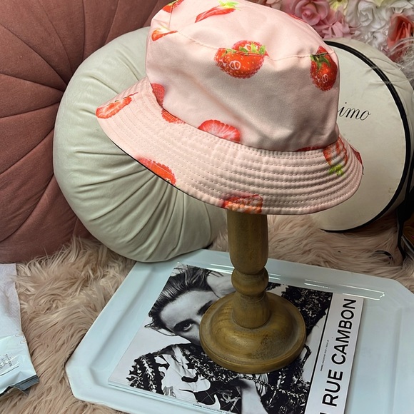 STRAWBERRY BUCKET HAT π - Picture 1 of 8